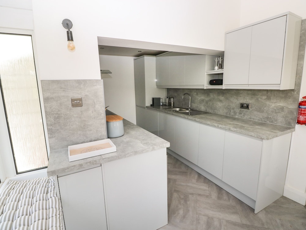 2 Salt Cottage