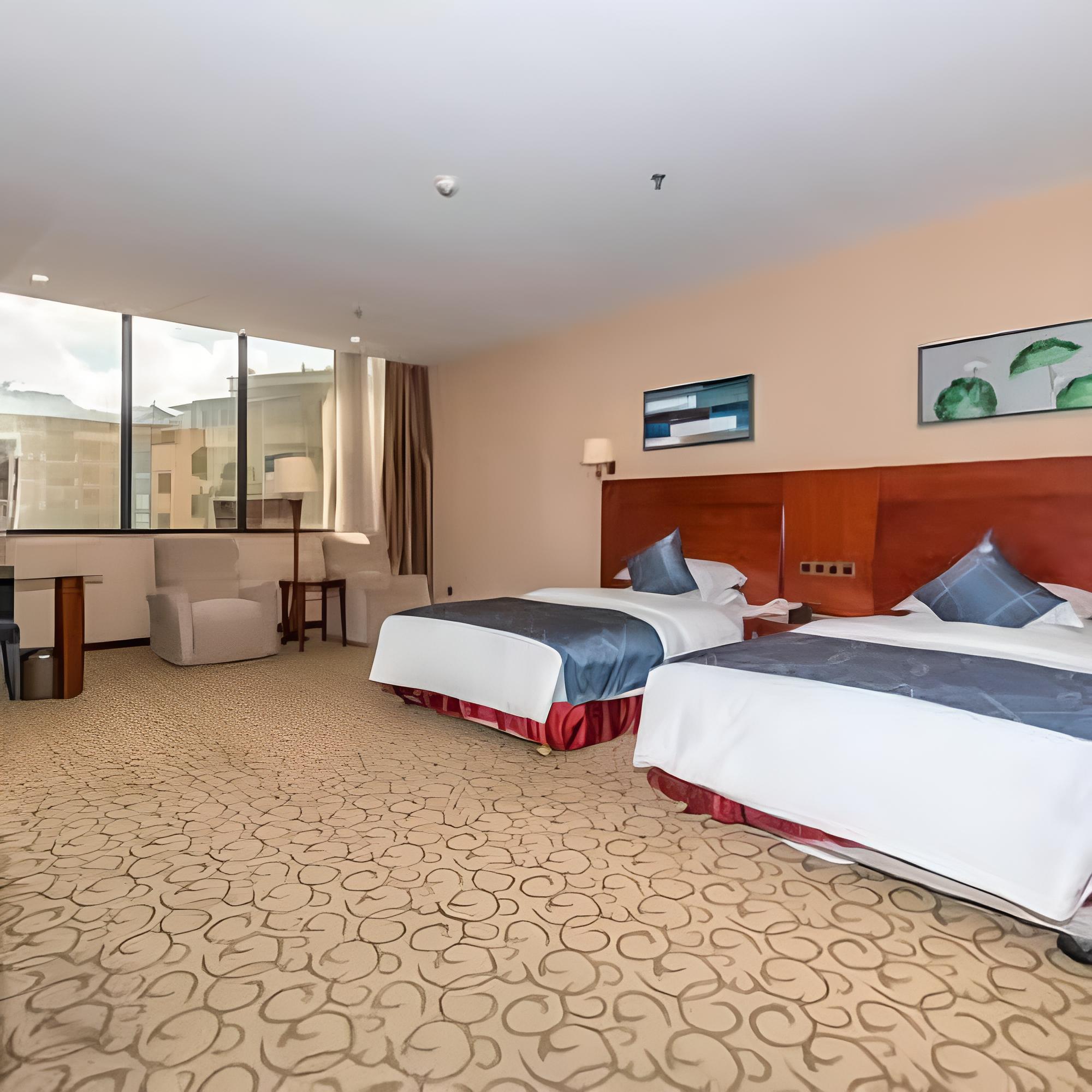 Chonpines Hotel