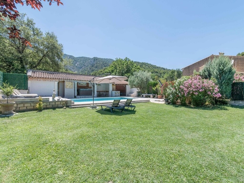 Superb House With Pool Near the Luberon