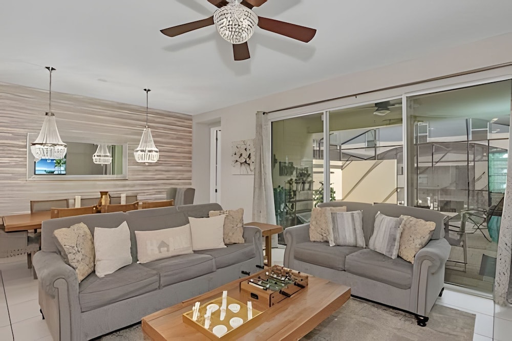 Luxury 5-bed Home With Private Splash Pool