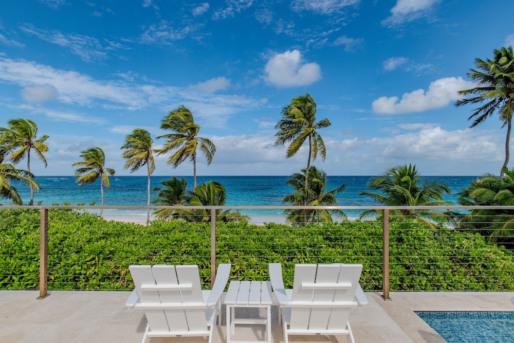 Seaduced - Brand New Luxury Beachfront Estate With Pool 4 Bedroom Home