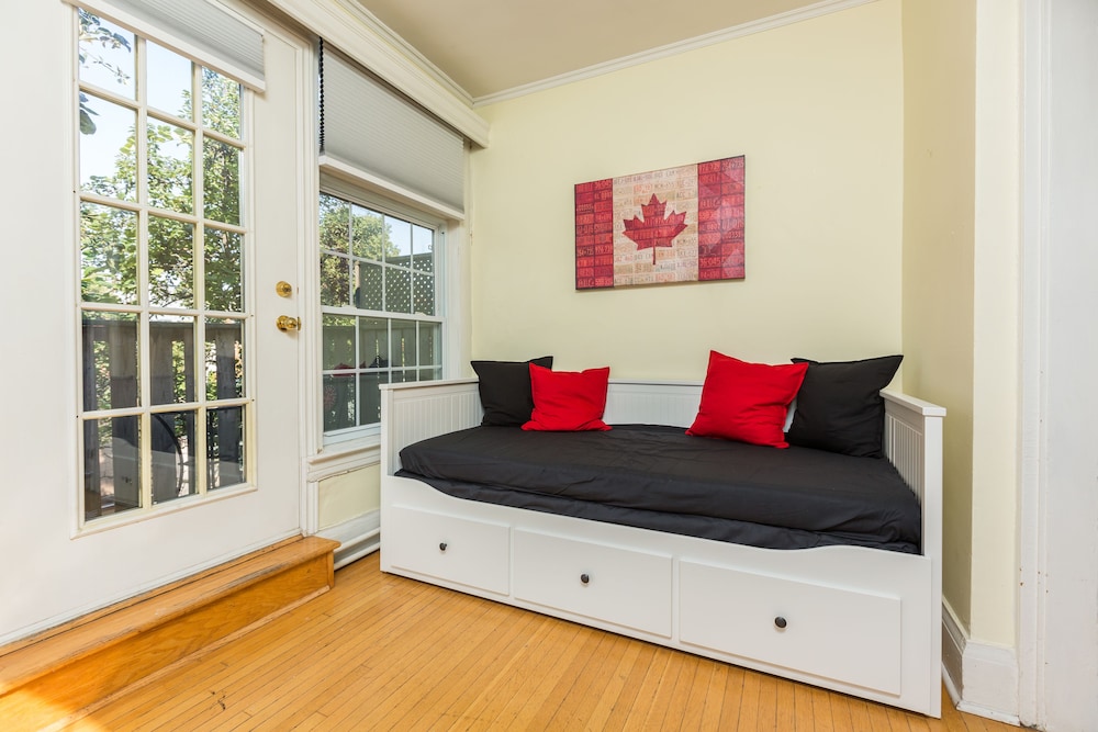 Applewood Suites - 2 BDRM Annex Loft