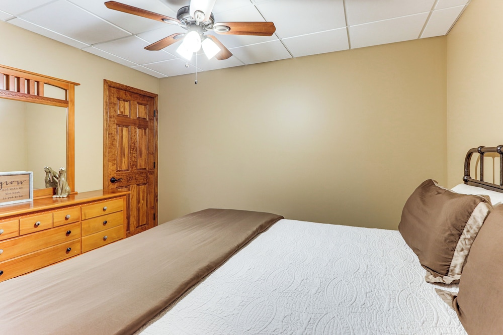 Game Room & Fireplaces: Group Dahlonega Getaway