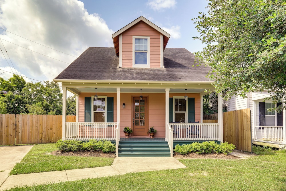 2 Mi to L'auberge Casino: Home w/ Large Yard!