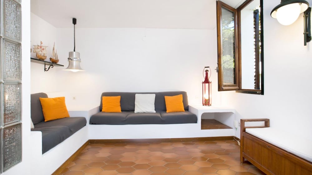 Rosamar in Llafranc With 3 Bedrooms and 2 Bathrooms