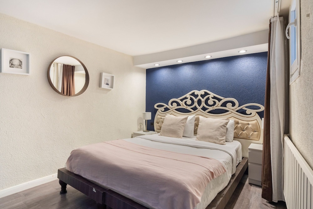 Refreshing Duplex Flat With Jacuzzi in Sisli