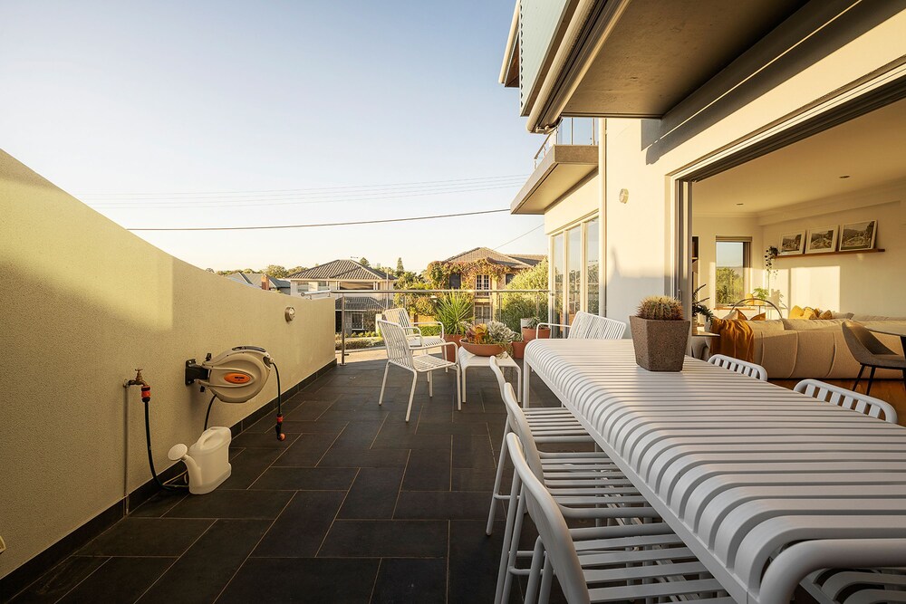 Designer Luxury 3brd - Epic Views - South Perth