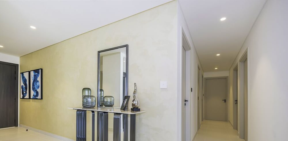 LUX The Marina Vista Beachfront Suite 3