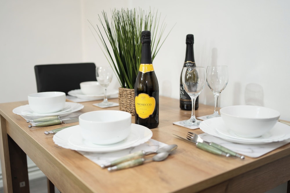 1bedlondonapt-freeparking-fastwifi-sofabed