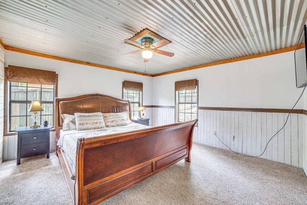 Walk to Water: Lake O' the Pines Cabin