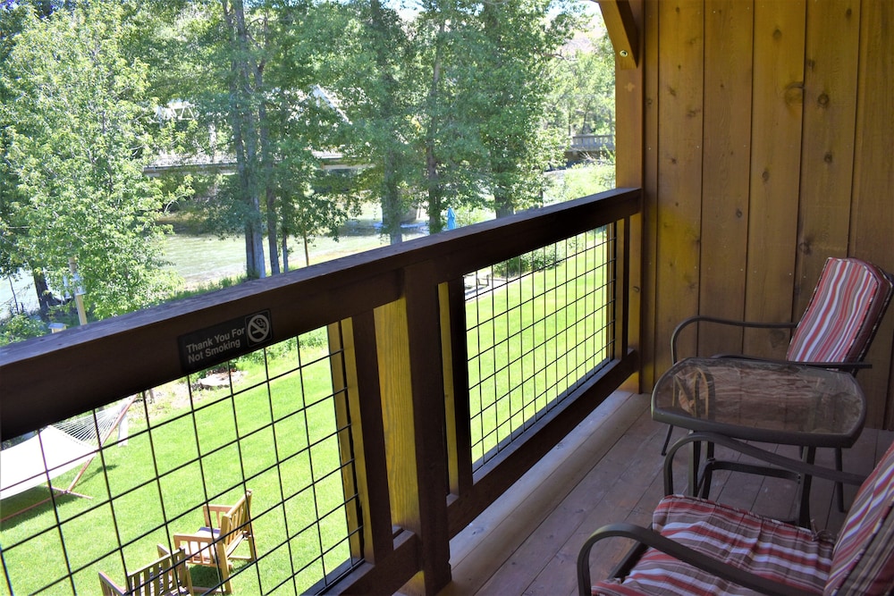 Methow River Lodge & Cabins