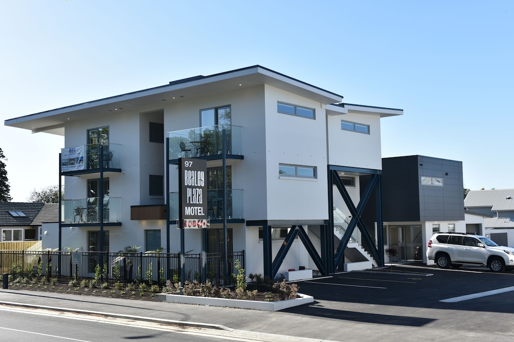 Bealey Plaza Motel - Image 1