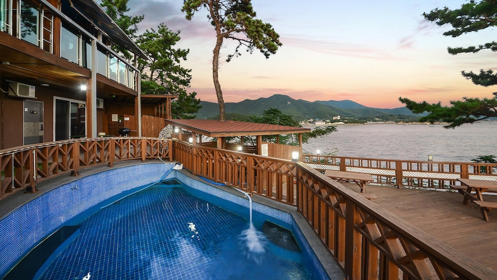 Tongyeong Haimom Kids Poolvilla Black