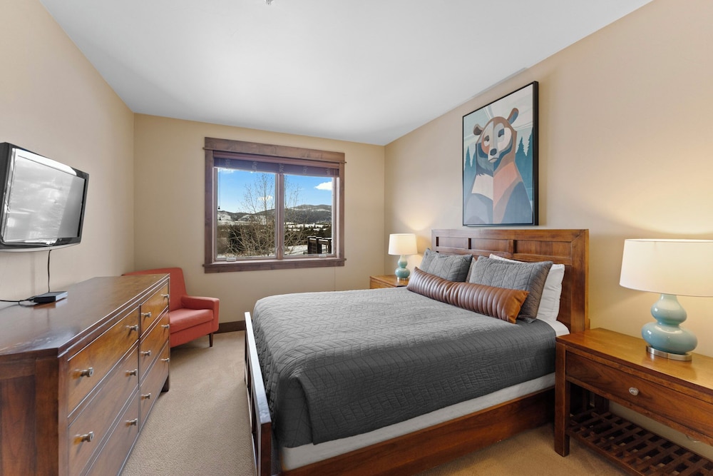Watertower Place Condos Unit 202, Building B
