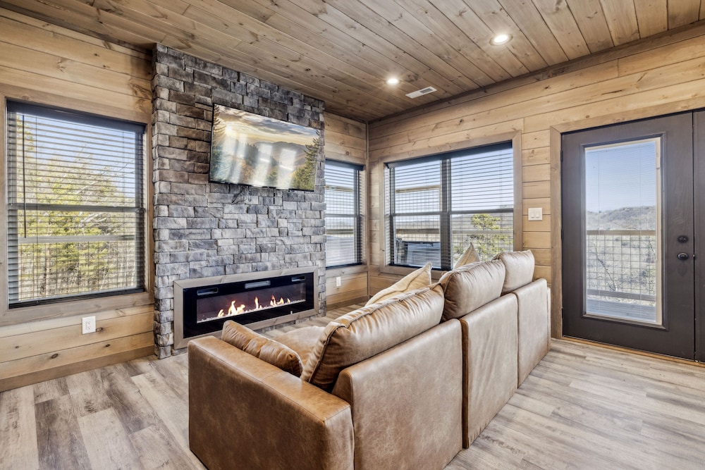 Jerne To The Top 4 Bedroom Cabin