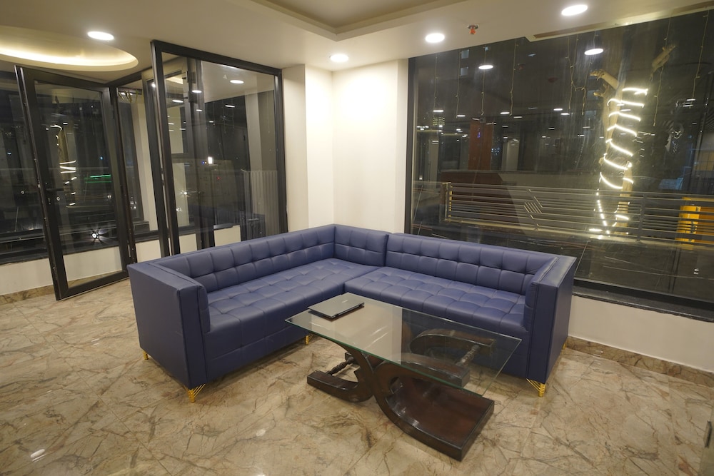 Royal Raven Hotel And Banquet