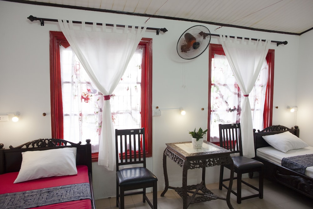 NQ Vintage House