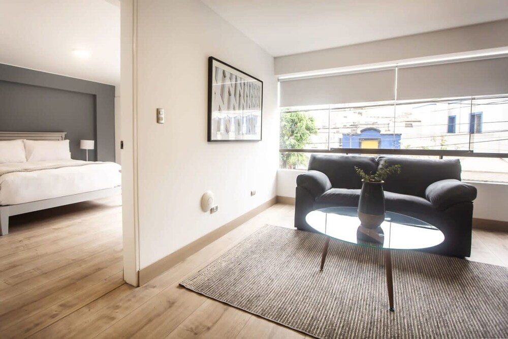 w Minimalist 1BR w AC in Miraflores