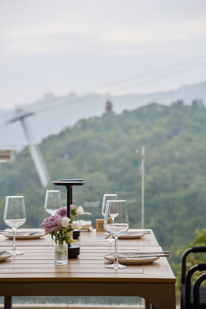 Miyue Shenzhen Tianlu Secret Wild Wizard Holiday Hotel