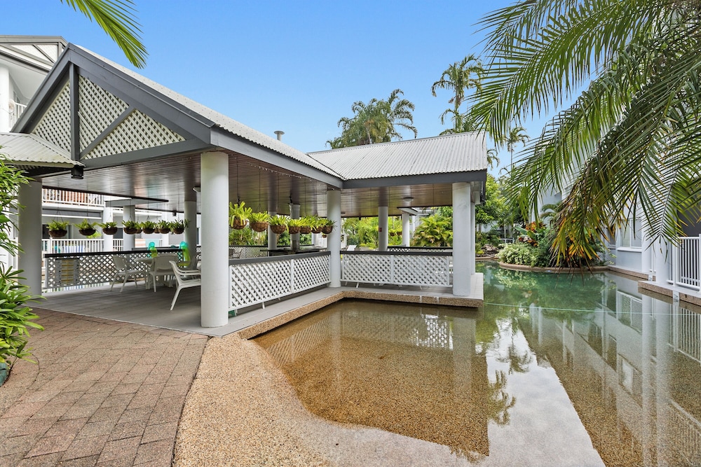 Cairns Tropical Bliss Swim In - Out Apt