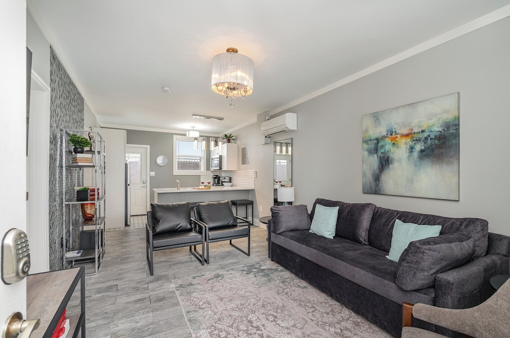 Lucent Pearl - Private Patio - Near Broadway