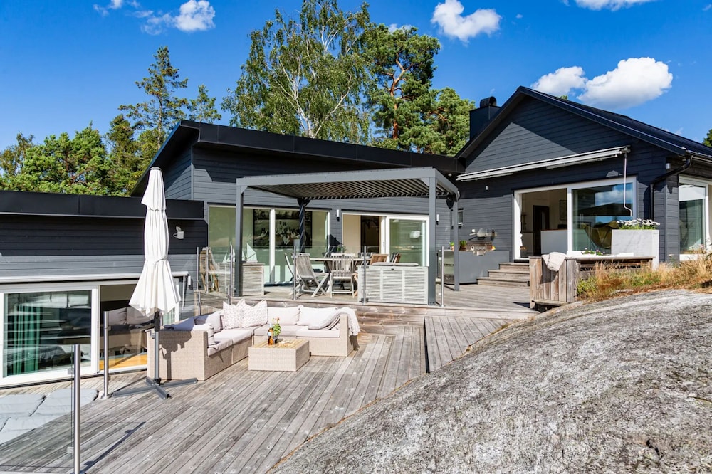Dream Stay Seafront Villa Padel Court