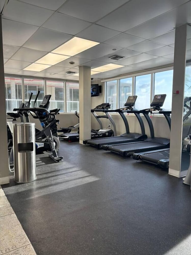 Beachfront Studio Pool Gym & Ping Pong