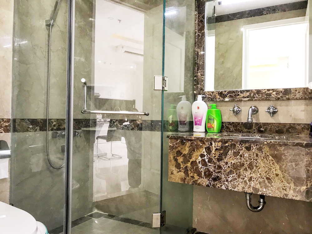 Sunrise City 2BR SW Pool 20th