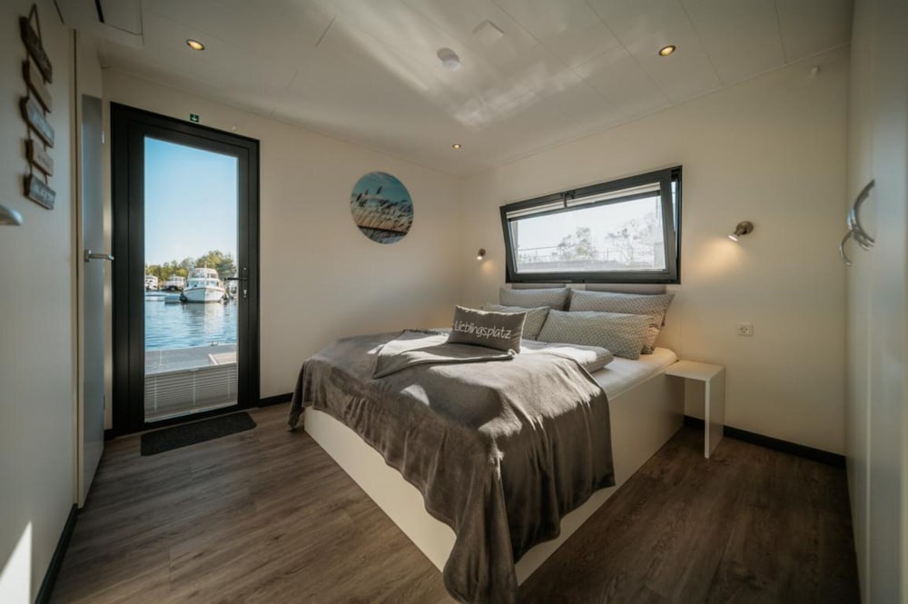 Havel River Houseboat