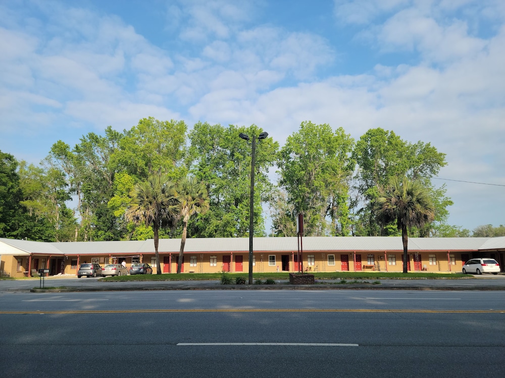 Harikrishna Midway Motel view 3