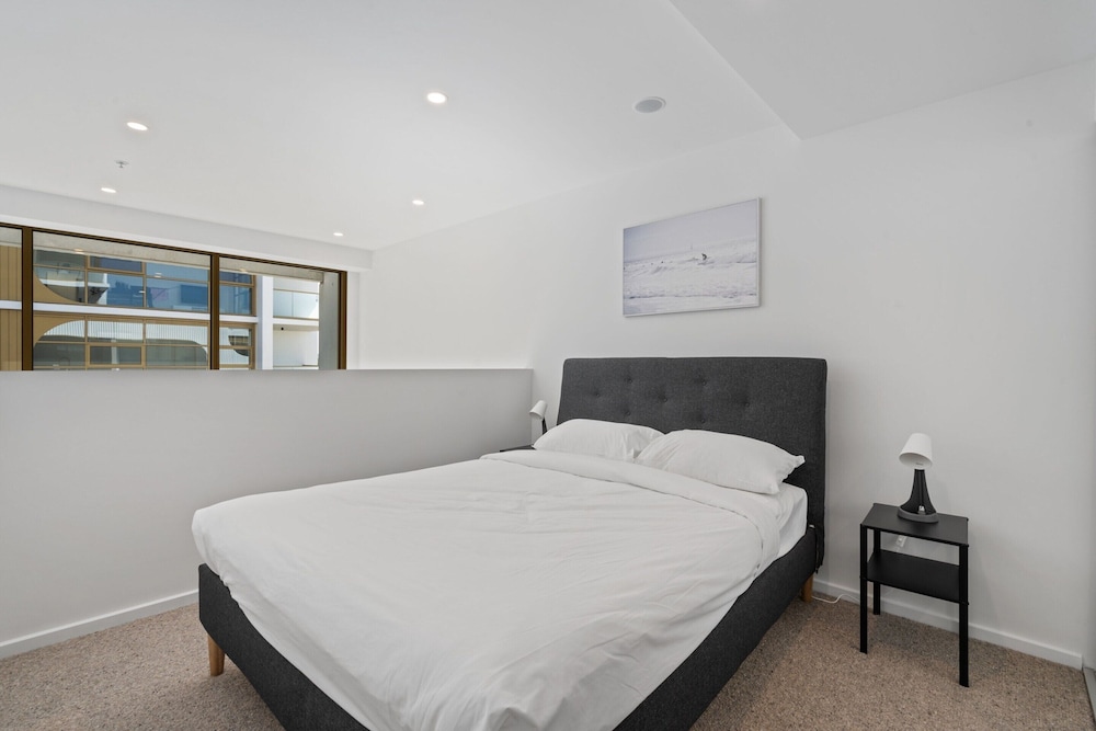 Comfortable 1-bed Retreat With Courtyard & Parking