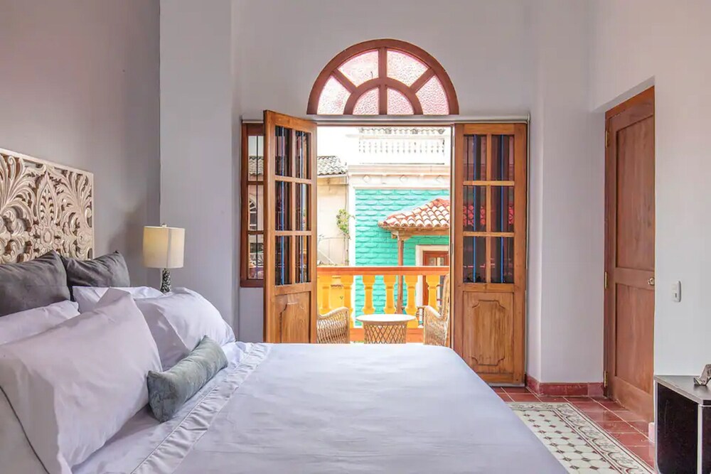 2CM-B1 APARTAMENTO EN GETSEMANI CON BALC