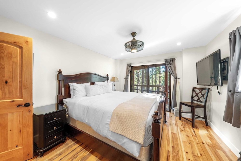 Secluded Incline Village Stay w/ Deck Near Diamond Peak & Lake Cloud 9 and 1/2 by Avantstay