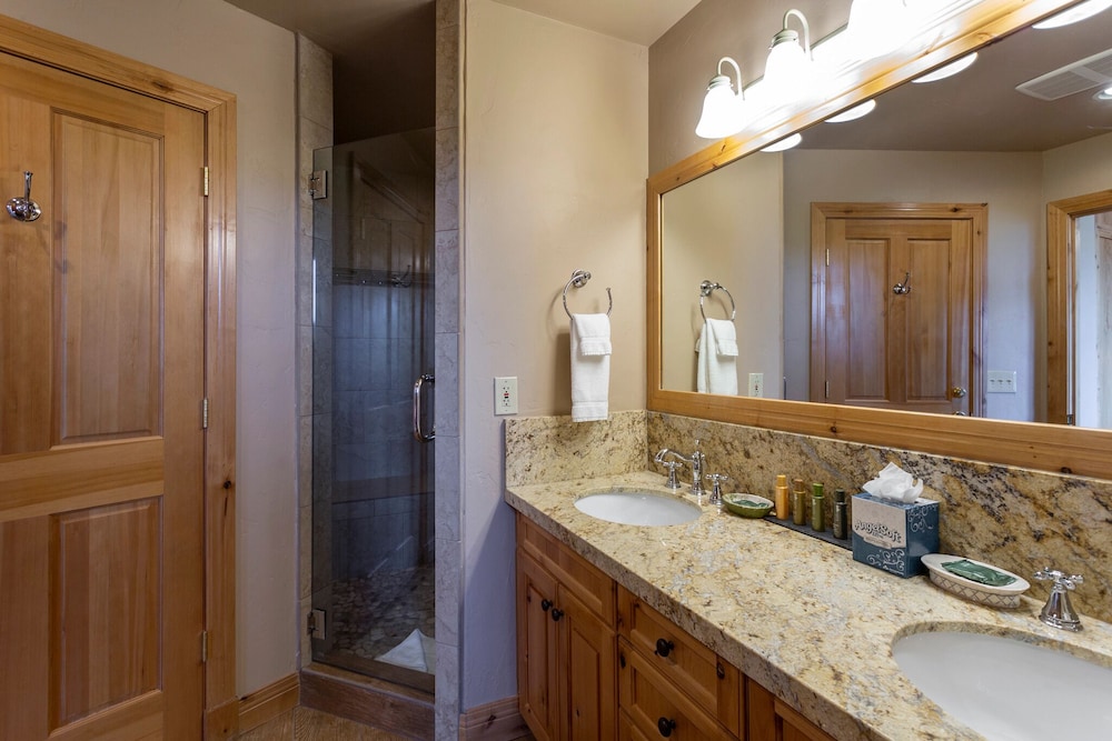 Trail's End Lodge at Deer Valley Resort - Two Bedroom Residence with Spa #406 2 Condo
