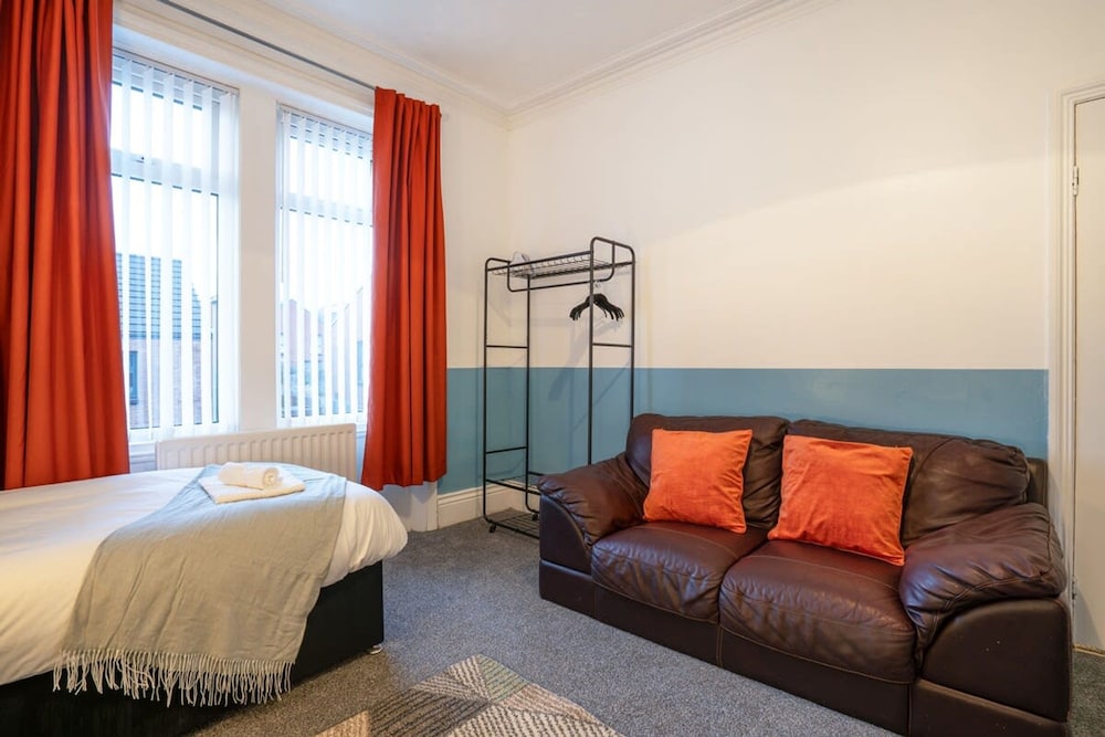 3 Bed-free Parking-close to City
