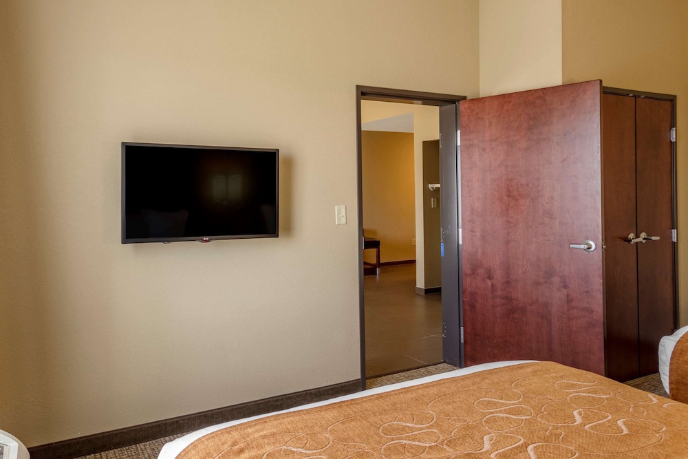Batesville Vacations - Comfort Suites - Property Image 20