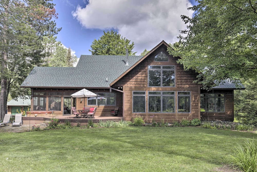 Spacious Riverfront Escape w/ Private Hot Tub view 4