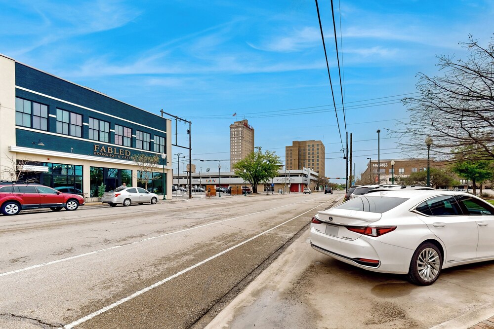 Luxe 1BR Downtown Loft in Historical Building