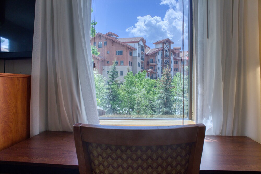 The Grand Lodge by Traverse Hospitality (No Resort Fees)