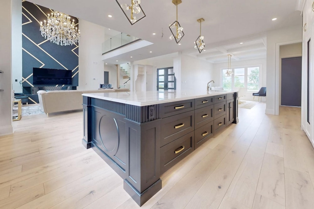 Lucky Mansion Luxury Villa in Fort Erie