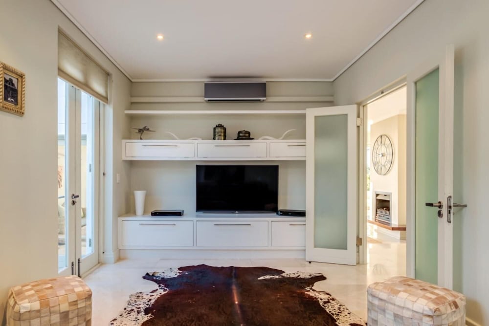 Stylish Family Villa w Pool Garden Putt-putt Villa Olivier