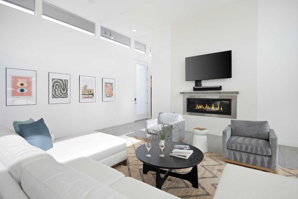 Sleeps 40 3 Luxe Villas Next to Empire Polo Club Putting Green & Pickleball