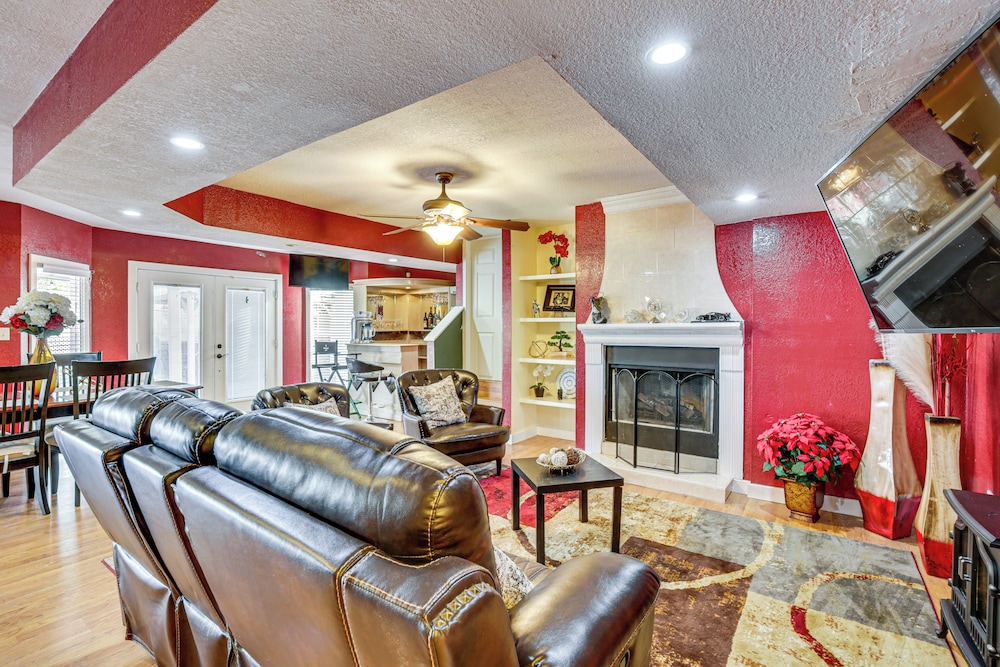 13 Mi to Downtown El Paso: Home w/ Game Room & Bar
