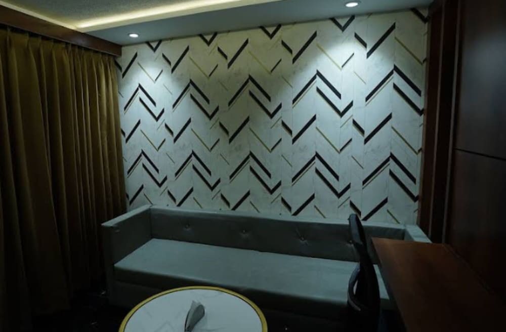 Hotel Shree Palace & Restaurant