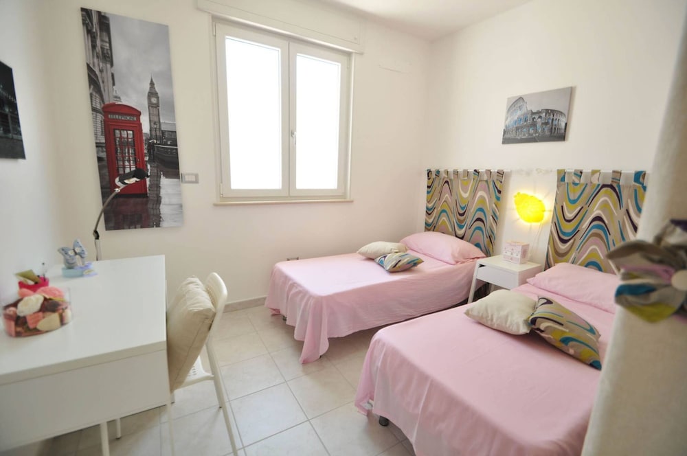 Villa Sacher Sleeps 12 Just 100 Metres From the sea