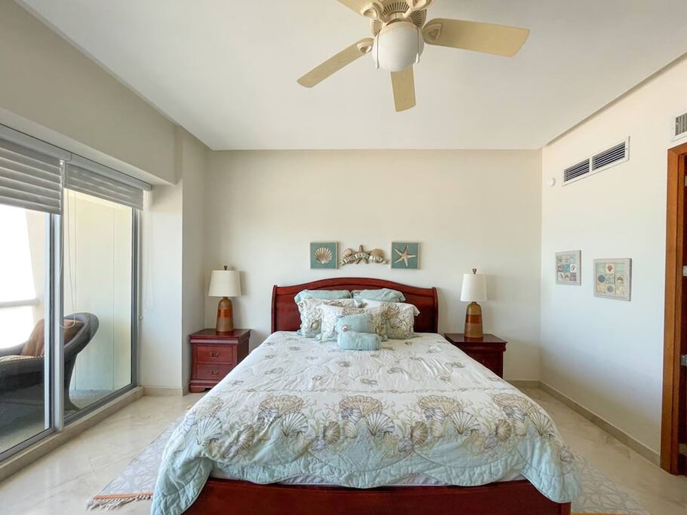 Beachfront Condo With Pools Beach Access