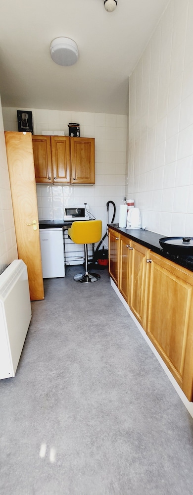 Ashford Cozy Apartment in Town Centre view 4