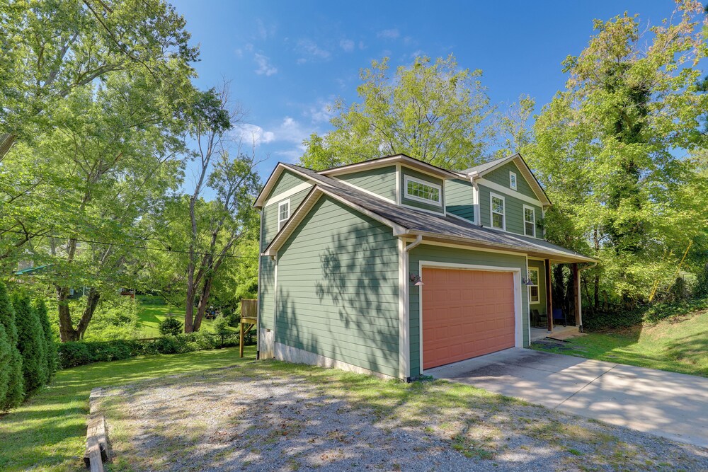 Family Home w/ Game Room, 3 Mi to Dtwn Asheville!