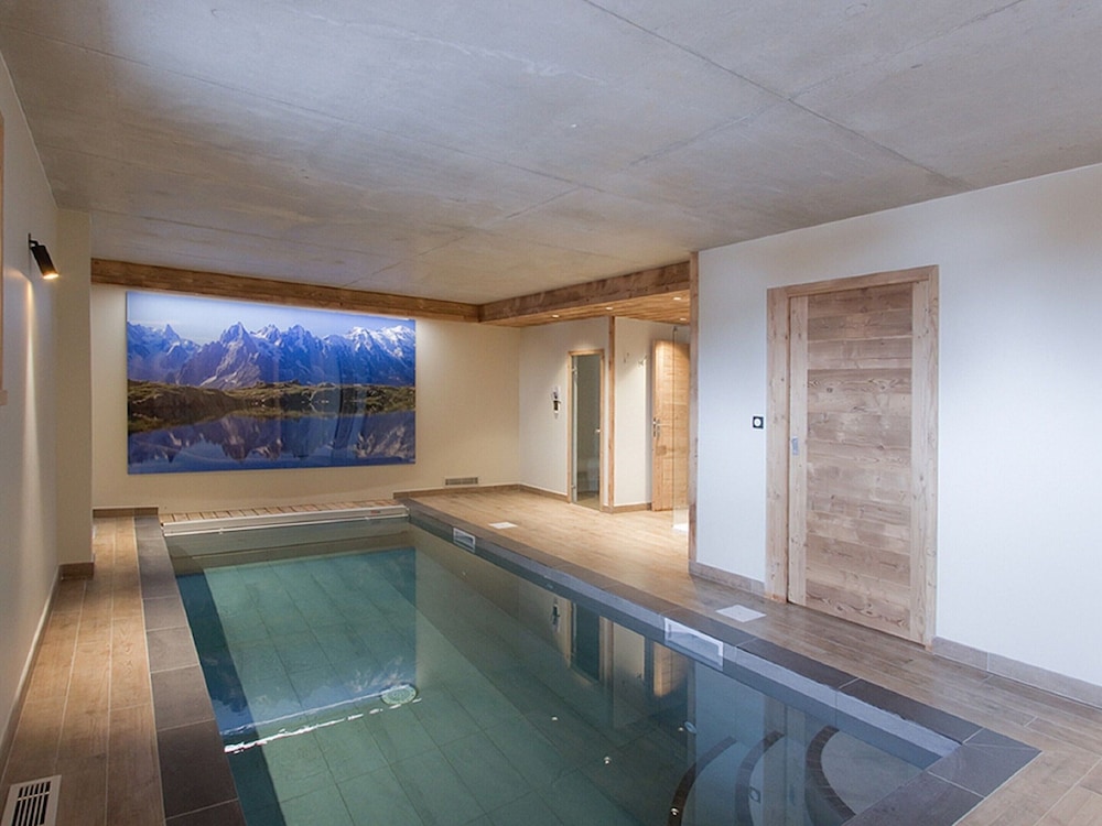 Chalet in Les Deux Alpes With Heated Pool