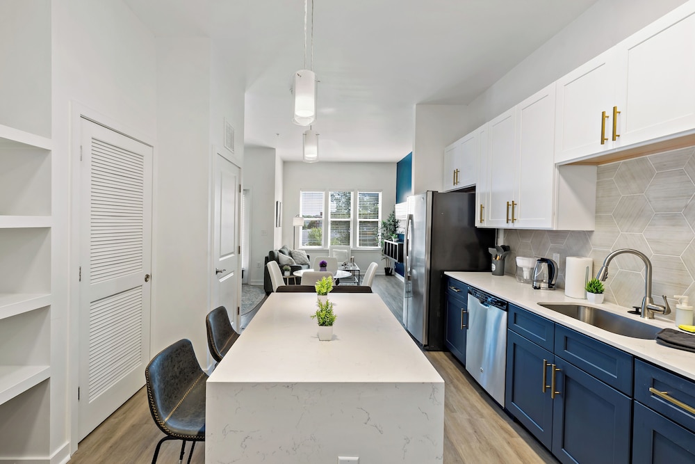 ROVE LIVING/KB - Midtown205